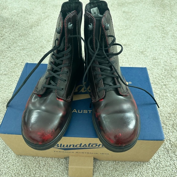 Blundstone Women's elastic/lace up boot, style 2220, Bordeaux Brush - Picture 5 of 9